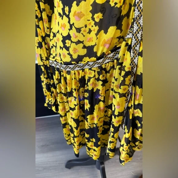 Free People Yellow Black Floral Love
Visitar >
Letter Swing Dress medium - Picture 6 of 11